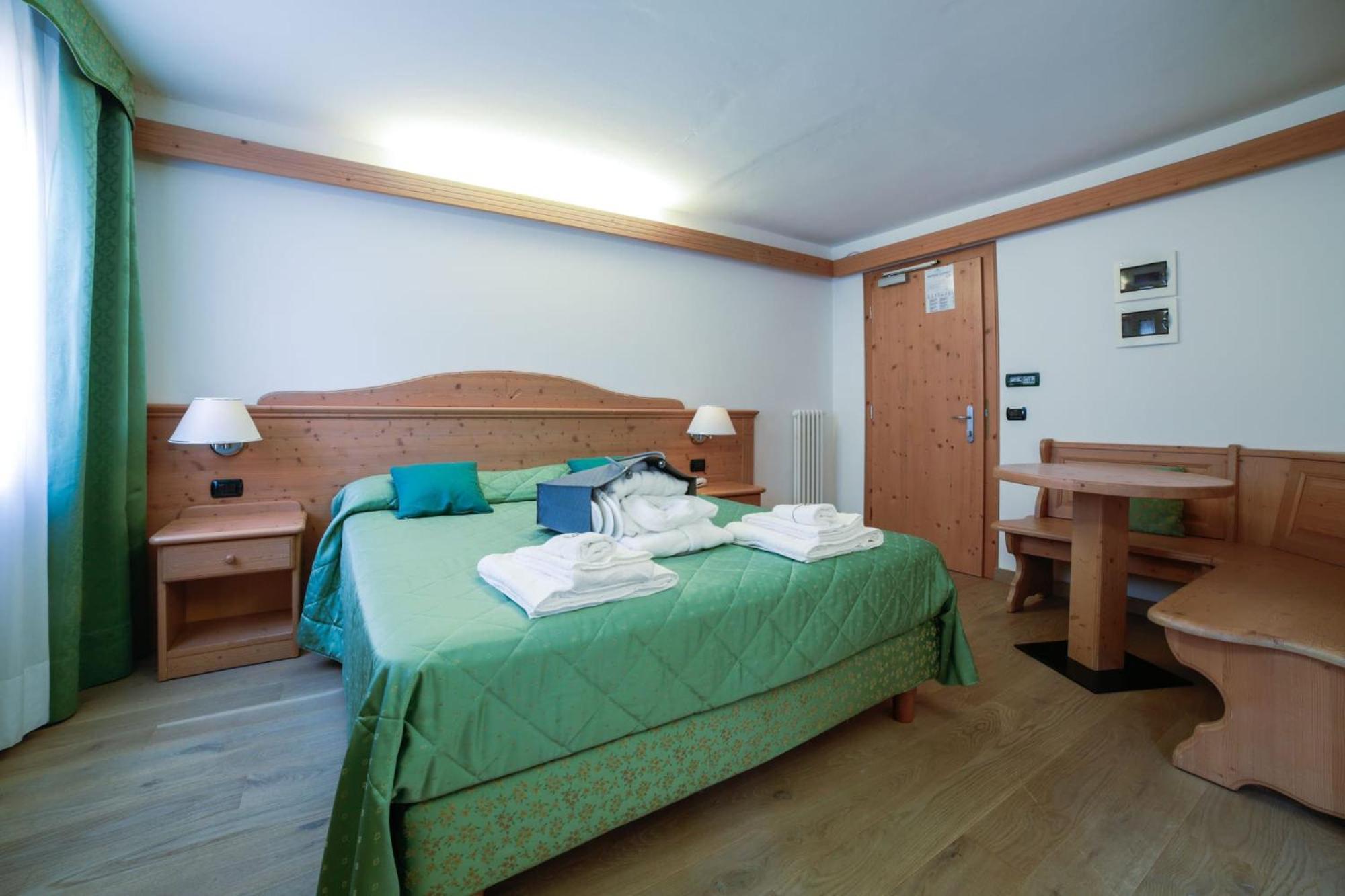פולגרידה Nivis Hotel מראה חיצוני תמונה