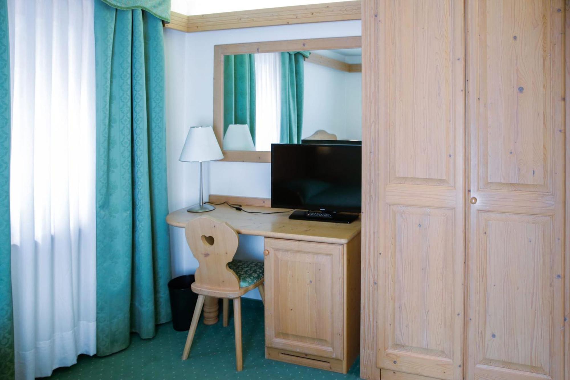 פולגרידה Nivis Hotel מראה חיצוני תמונה