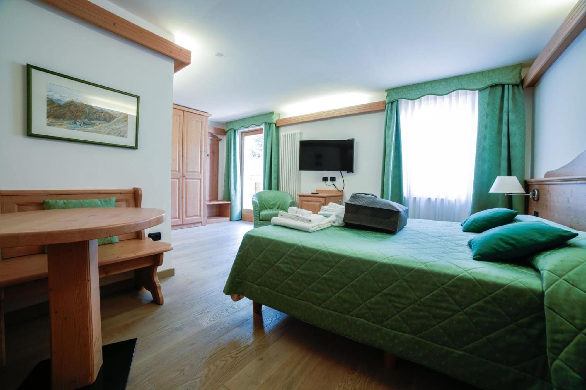פולגרידה Nivis Hotel מראה חיצוני תמונה